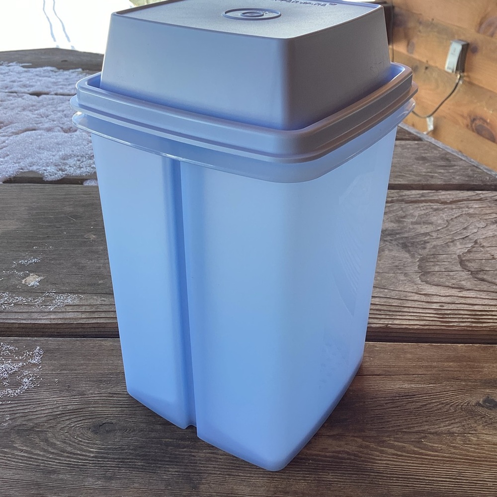 Tupperware Pick-A-Deli Container in Sheer Ice Cube - Picture 2 of 6